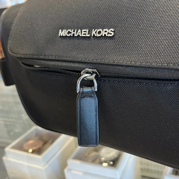 Michael kors Outlet Kent Recycled Nylon Toiletry Bag 37S3LKNT6O - Picture 12 of 16